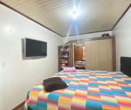 Casa com 300m², 4 dormitórios, 1 suíte, 2 vagas no bairro Sarandi em Porto Alegre