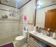 Casa com 300m², 4 dormitórios, 1 suíte, 2 vagas no bairro Sarandi em Porto Alegre