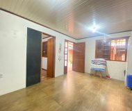 Casa com 300m², 4 dormitórios, 1 suíte, 2 vagas no bairro Sarandi em Porto Alegre