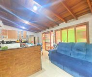 Casa com 300m², 4 dormitórios, 1 suíte, 2 vagas no bairro Sarandi em Porto Alegre