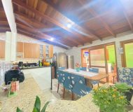 Casa com 300m², 4 dormitórios, 1 suíte, 2 vagas no bairro Sarandi em Porto Alegre