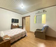 Casa com 300m², 4 dormitórios, 1 suíte, 2 vagas no bairro Sarandi em Porto Alegre