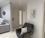 Casa com 200m², 5 dormitórios, 2 suítes, 4 vagas no bairro Jardim Itu em Porto Alegre