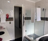 Casa com 200m², 5 dormitórios, 2 suítes, 4 vagas no bairro Jardim Itu em Porto Alegre