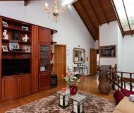 Casa com 190m², 3 dormitórios, 1 suíte, 2 vagas no bairro Rubem Berta em Porto Alegre