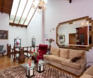 Casa com 190m², 3 dormitórios, 1 suíte, 2 vagas no bairro Rubem Berta em Porto Alegre