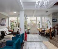 Casa com 190m², 3 dormitórios, 1 suíte, 2 vagas no bairro Rubem Berta em Porto Alegre