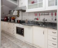 Casa com 190m², 3 dormitórios, 1 suíte, 2 vagas no bairro Rubem Berta em Porto Alegre