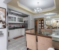 Casa com 190m², 3 dormitórios, 1 suíte, 2 vagas no bairro Rubem Berta em Porto Alegre