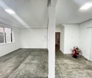 Loja com 220m², 10 vagas no bairro Azenha em Porto Alegre