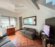 Casa com 154m², 3 dormitórios, 2 vagas no bairro Jardim Itu em Porto Alegre