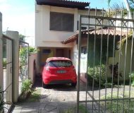 Casa com 220m², 3 dormitórios, 2 vagas no bairro Jardim Itu em Porto Alegre
