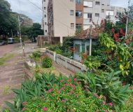 Terreno com 371m² no bairro Passo da Areia em Porto Alegre