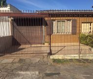 Casa com 170m², 3 dormitórios, 1 suíte, 4 vagas no bairro Passo das Pedras em Porto Alegre