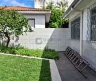 Casa com 228m², 3 dormitórios, 1 suíte, 4 vagas no bairro Vila Ipiranga em Porto Alegre