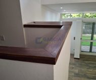 Casa com 228m², 3 dormitórios, 1 suíte, 4 vagas no bairro Vila Ipiranga em Porto Alegre