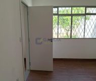 Casa com 228m², 3 dormitórios, 1 suíte, 4 vagas no bairro Vila Ipiranga em Porto Alegre