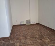 Casa com 228m², 3 dormitórios, 1 suíte, 4 vagas no bairro Vila Ipiranga em Porto Alegre