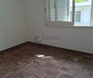 Casa com 228m², 3 dormitórios, 1 suíte, 4 vagas no bairro Vila Ipiranga em Porto Alegre