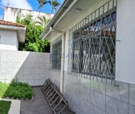 Casa com 228m², 3 dormitórios, 1 suíte, 4 vagas no bairro Vila Ipiranga em Porto Alegre