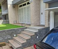 Casa com 228m², 3 dormitórios, 1 suíte, 4 vagas no bairro Vila Ipiranga em Porto Alegre