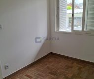 Casa com 228m², 3 dormitórios, 1 suíte, 4 vagas no bairro Vila Ipiranga em Porto Alegre