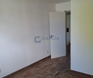 Casa com 228m², 3 dormitórios, 1 suíte, 4 vagas no bairro Vila Ipiranga em Porto Alegre