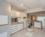 Casa com 198m², 3 dormitórios, 1 suíte, 3 vagas no bairro Jardim Itu em Porto Alegre