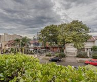 Casa com 198m², 3 dormitórios, 1 suíte, 3 vagas no bairro Jardim Itu em Porto Alegre