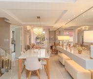 Casa com 198m², 3 dormitórios, 1 suíte, 3 vagas no bairro Jardim Itu em Porto Alegre