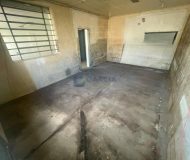 Depósito com 984m², 4 vagas no bairro Santa Maria Goretti em Porto Alegre
