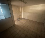 Depósito com 984m², 4 vagas no bairro Santa Maria Goretti em Porto Alegre