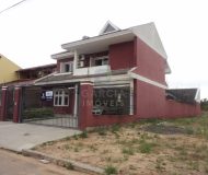 Casa com 286m², 4 dormitórios, 2 suítes, 2 vagas no bairro Santa Fé em Porto Alegre