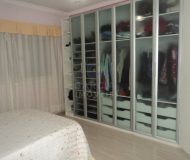 Casa com 286m², 4 dormitórios, 2 suítes, 2 vagas no bairro Santa Fé em Porto Alegre