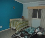 Casa com 286m², 4 dormitórios, 2 suítes, 2 vagas no bairro Santa Fé em Porto Alegre