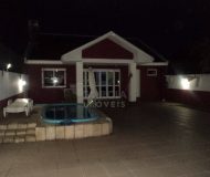 Casa com 286m², 4 dormitórios, 2 suítes, 2 vagas no bairro Santa Fé em Porto Alegre