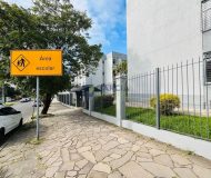 Apartamento com 58m², 2 dormitórios, 1 vaga no bairro Vila Ipiranga em Porto Alegre