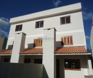 Casa com 152m², 3 dormitórios, 1 suíte, 2 vagas no bairro Parque Santa Fé em Porto Alegre