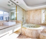 Cobertura com 285m², 4 dormitórios, 2 suítes, 3 vagas no bairro Jardim Lindóia em Porto Alegre