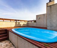 Cobertura com 285m², 4 dormitórios, 2 suítes, 3 vagas no bairro Jardim Lindóia em Porto Alegre