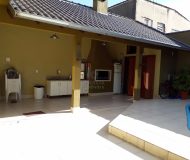 Casa com 212m², 3 dormitórios, 1 suíte, 3 vagas no bairro Rubem Berta em Porto Alegre