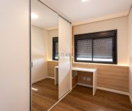 Apartamento com 76m², 3 dormitórios, 1 suíte, 2 vagas no bairro Vila Ipiranga em Porto Alegre