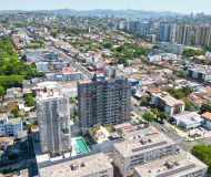 Apartamento com 76m², 3 dormitórios, 1 suíte, 2 vagas no bairro Vila Ipiranga em Porto Alegre