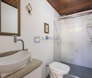 Casa com 200m², 3 dormitórios, 1 suíte, 2 vagas no bairro Jardim Sabará em Porto Alegre