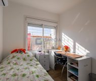 Casa com 200m², 3 dormitórios, 1 suíte, 2 vagas no bairro Jardim Sabará em Porto Alegre