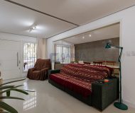 Casa com 200m², 3 dormitórios, 1 suíte, 2 vagas no bairro Jardim Sabará em Porto Alegre