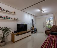 Casa com 200m², 3 dormitórios, 1 suíte, 2 vagas no bairro Jardim Sabará em Porto Alegre