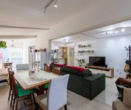 Casa com 200m², 3 dormitórios, 1 suíte, 2 vagas no bairro Jardim Sabará em Porto Alegre