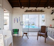 Casa com 200m², 3 dormitórios, 1 suíte, 2 vagas no bairro Jardim Sabará em Porto Alegre