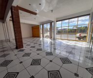 Loja com 649m², 8 vagas no bairro Jardim São Pedro em Porto Alegre